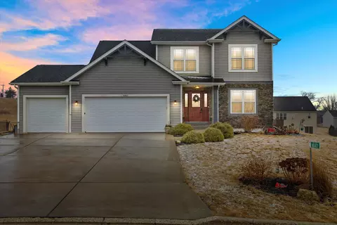 w1417 Valley View Court, Ixonia, WI 53036