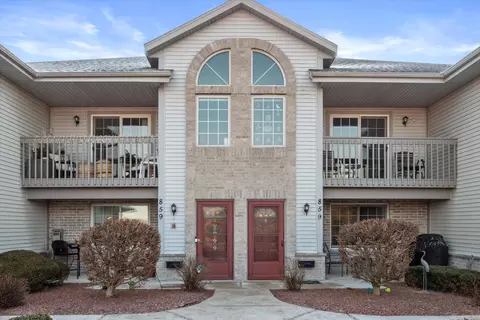 859 Quinlan #C, Pewaukee, WI 53072