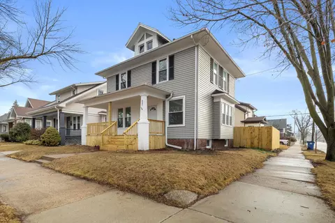837 Blaine, Racine, WI 53405