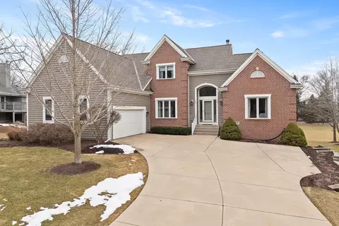 7673 S Mission Woods, Franklin, WI 53132