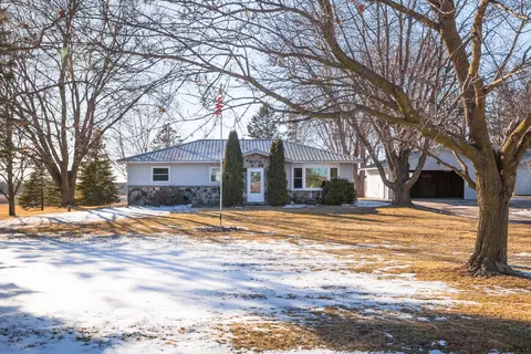 n10011 North Bluemound Road, Lomira, WI 53050