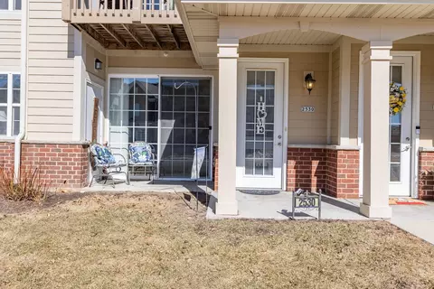 2530 W Colonial Woods #2530, Oak Creek, WI 53154