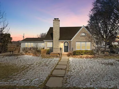 1606 Chestnut, West Bend, WI 53095