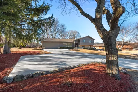 8665 N N Mnr, Fox Point, WI 53217