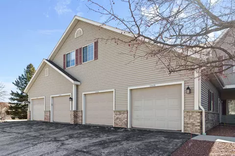 2049 Pine Rdg #D, Grafton, WI 53024