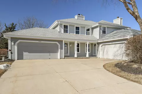 1902 Big Bnd, Waukesha, WI 53189