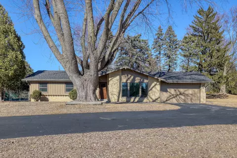 20260 Scarlet Hawthorne, Brookfield, WI 53045