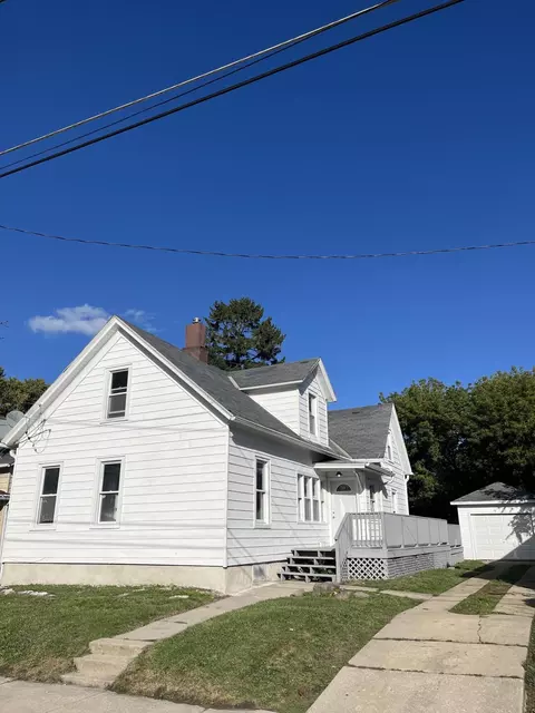 1831 Saint Clair, Racine, WI 53402
