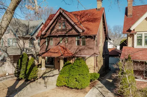 3028 N Hackett, Milwaukee, WI 53211