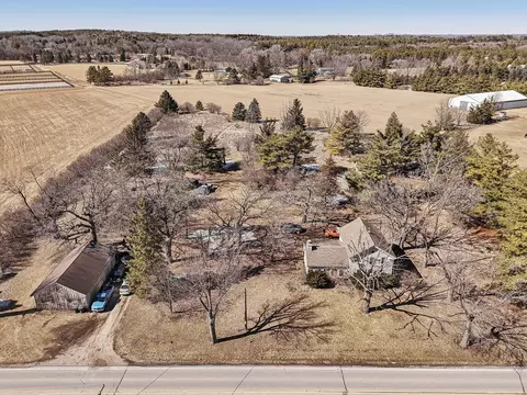w324s3711 County Rd E, Genesee, WI 53118