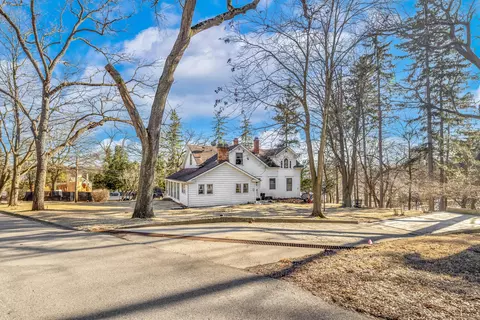 491 N Lower Gdns, Fontana, WI 53125