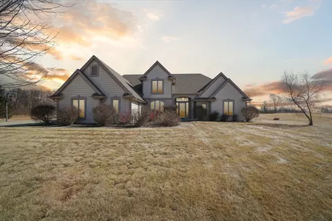 2374 Scenic Hl, Richfield, WI 53076