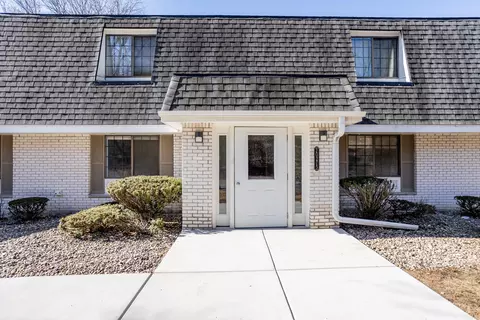 20275 Independence #B, Brookfield, WI 53045