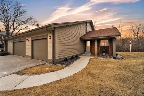 4924 S Imperial #4924, Greenfield, WI 53220