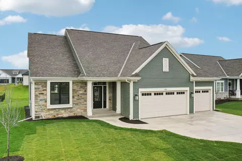 1611 Creekview, Oconomowoc, WI 53066