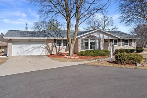 10336 Brookside, Hales Corners, WI 53130