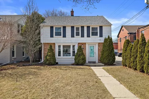5577 N Kent, Whitefish Bay, WI 53217