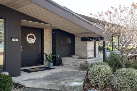 7415 N N Bch, Fox Point, WI 53217