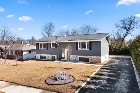 1024 Knollwood, Saukville, WI 53080
