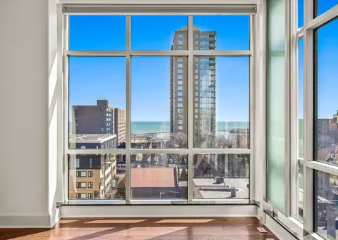 1550 E Royall #813, Milwaukee, WI 53202