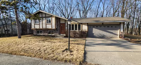 2830 Lincolnshire, Waukesha, WI 53188