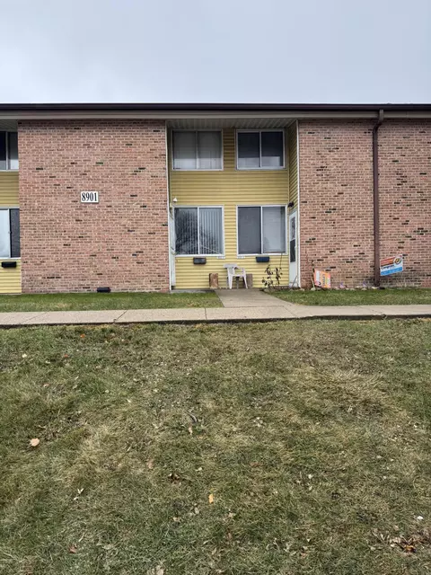 8901 N Swan #F, Milwaukee, WI 53224