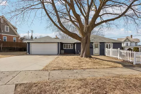 210 Prospect, Pewaukee, WI 53072