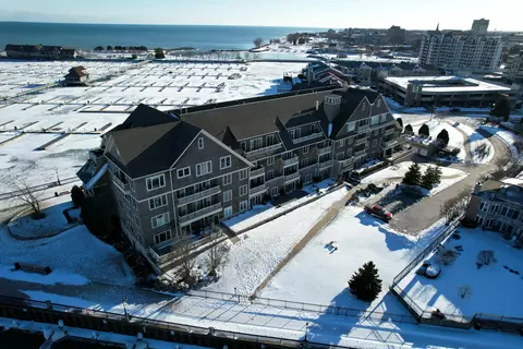 4 Gaslight #306, Racine, WI 53403