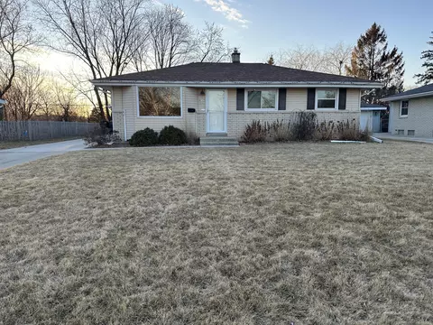 w147n8463 Manchester, Menomonee Falls, WI 53051