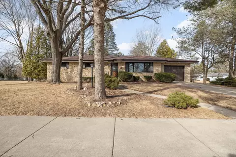1254 Sell, Hartford, WI 53027