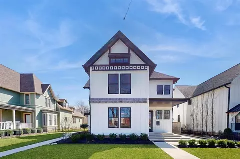930 Geneva, Lake Geneva, WI 53147