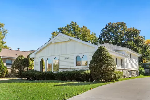 9517 W Grantosa, Wauwatosa, WI 53222