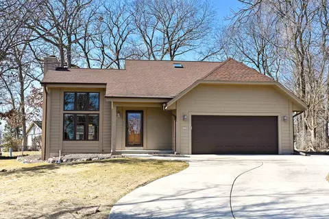4025 S Shady Ln, Greenfield, WI 53228