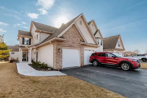 470 Pine Cv, Slinger, WI 53086