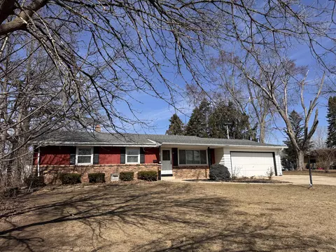 326 Plank, Mukwonago, WI 53149