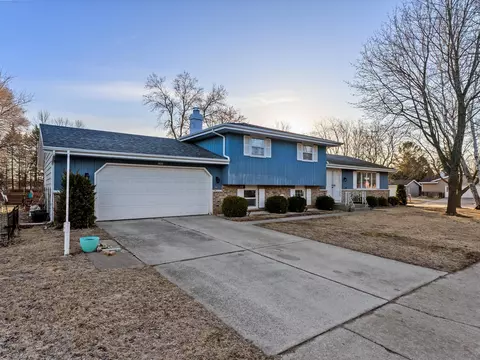 1303 Fleetwood, Manitowoc, WI 54220