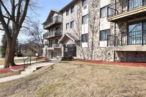 12000 W Bluemound #211, Wauwatosa, WI 53226