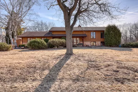 3680 S Cari Adam, New Berlin, WI 53146
