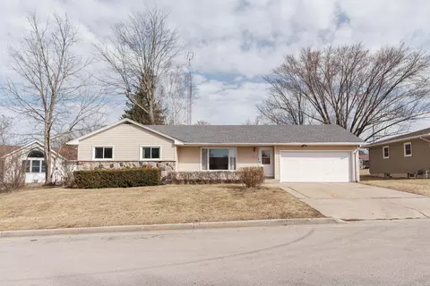 10 Pawnee, Watertown, WI 53094