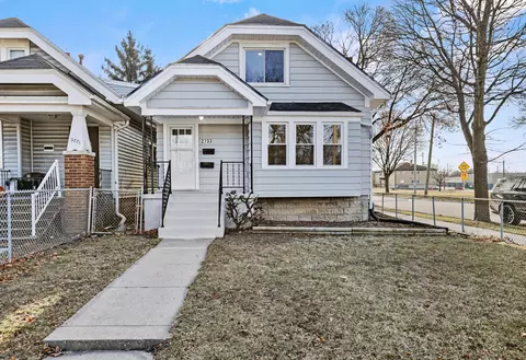 2733 W Fairmount, Milwaukee, WI 53209