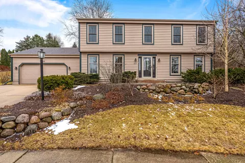 2717 Chatsworth, Waukesha, WI 53188