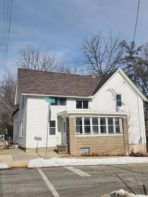 601 E North, Waukesha, WI 53188