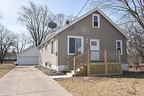 4015 W Fairmount, Milwaukee, WI 53209
