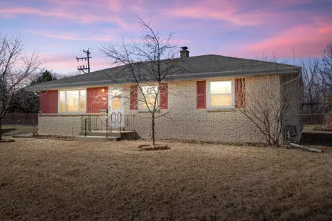 2607 W Lindenwood, Oak Creek, WI 53154