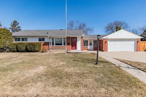 1031 Fairway, Racine, WI 53405