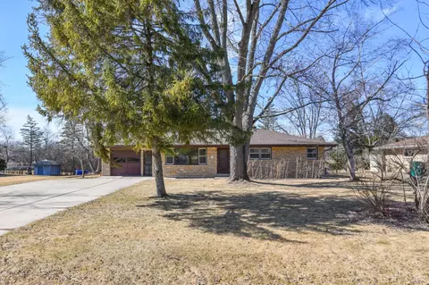 w177n8615 Lynwood, Menomonee Falls, WI 53051