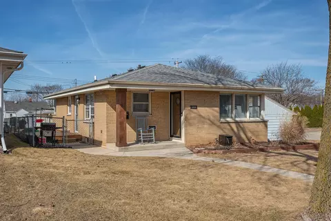 1311 S 101st, West Allis, WI 53214