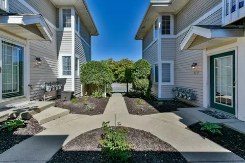 2011 W Layton #4, Milwaukee, WI 53221