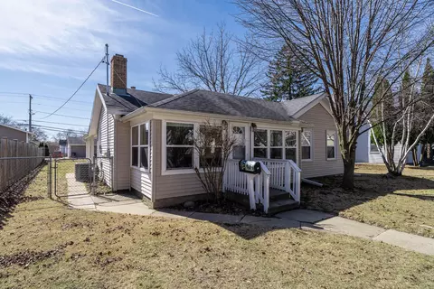 950 Henry, Lake Geneva, WI 53147