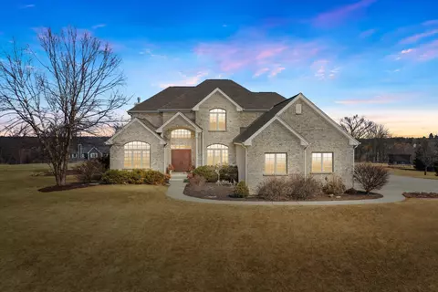 n76w23690 Majestic Hts, Sussex, WI 53089
